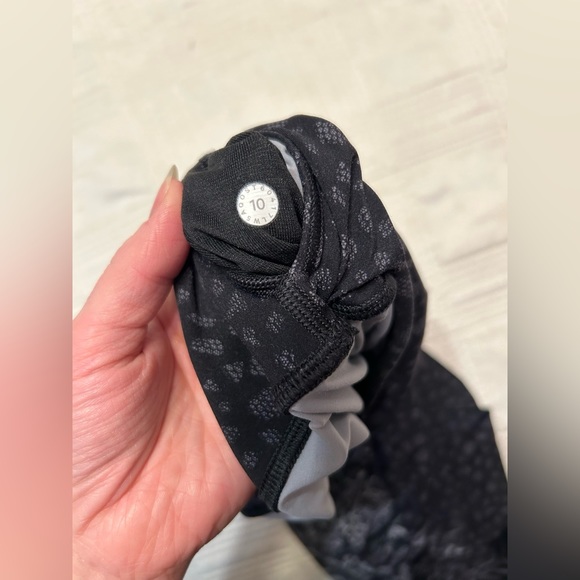 Lululemon full length high rise leggings lace pattern size 10 - Picture 7 of 7